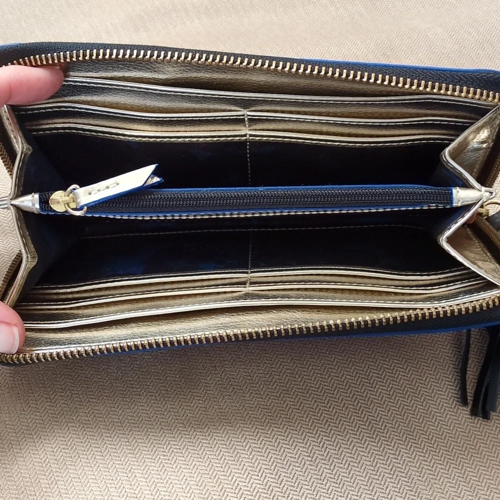 Stella & Dot Mercer Zip Wallet In Black Weave